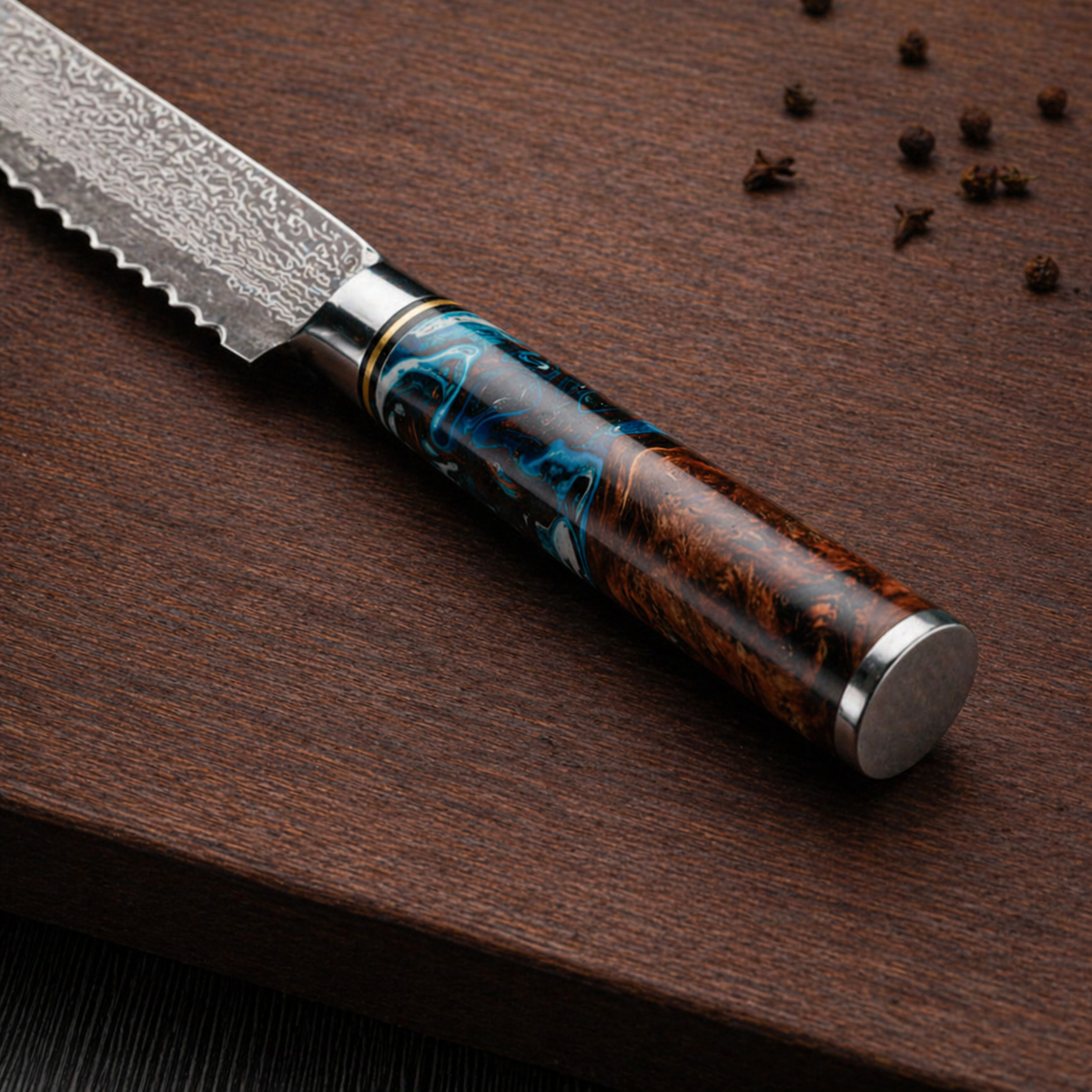 Couteau dentelé Damas 8"